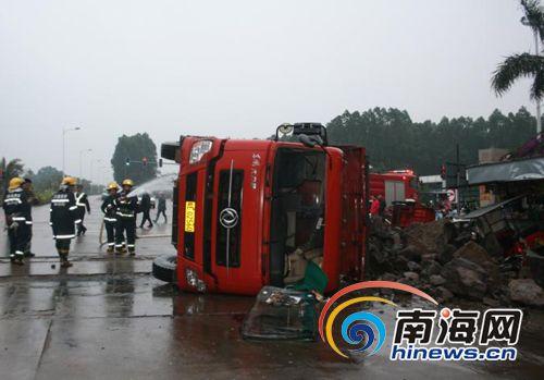 ���֣��󿨳��෭ѹס2������Ħ�г���������