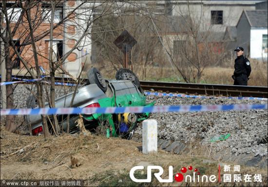 ���պϷʻ�ײ���⳵��1��4�˼�ѹ���н�200��