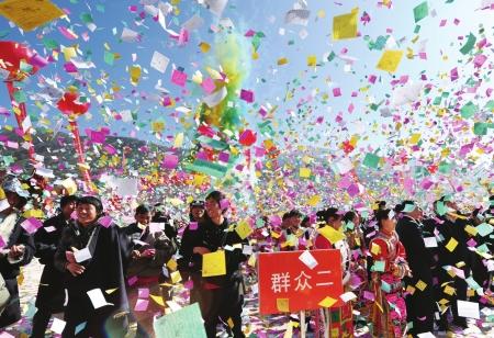 ������ɽԶ�����è������·����