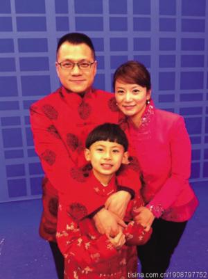 阿六嫂车祸骨折后在医院微博直播