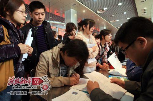 石家庄首场民企招聘会 大民企受大学生青睐