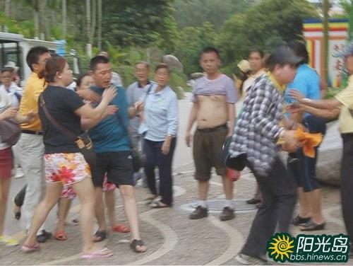女导游三亚被游客群殴 景区未及时制止被质疑