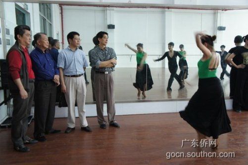印尼侨界拟在泗水开办中华舞蹈培训班及舞蹈学