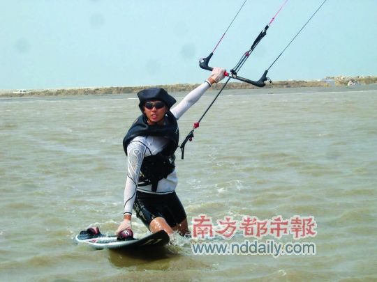 冲浪风筝下海香港爱好者转战深圳