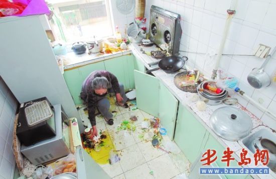 居民家厨房蹊跷爆炸 冰箱刚修过被疑是 元凶