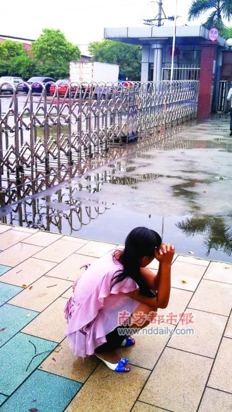 按摩女讨债 工厂内裸奔