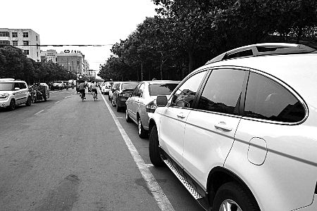 许昌市区停车位逼近8000个 市民出行更方便