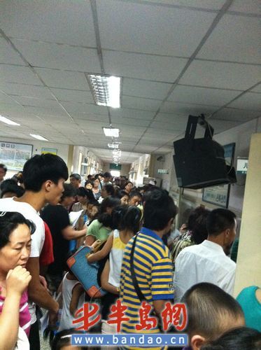 入伏头天市民忙冬病夏治 医院日接诊超5000人