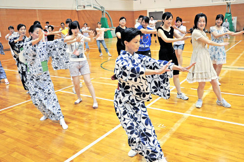 日本京都中国研修生学习日本传统舞蹈