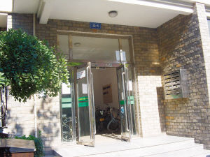 石市国际城小区单元门洞开 一夜4家地下室被盗