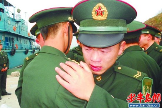 长门岩海防连25老兵离岛回岸 探访岛上部队生