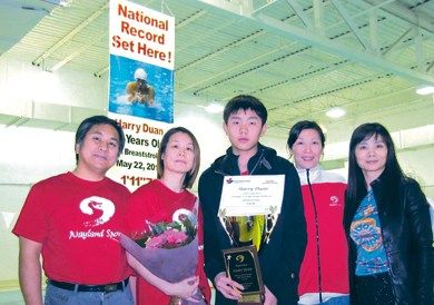 华裔少年破加国12岁百米蛙泳纪录 获列市市长