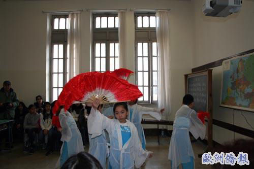 中国驻意大利使馆官员探访罗马中华语言学校