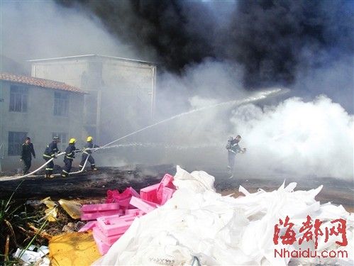 莆田北郊一场大火废品厂成废墟
