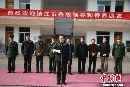 镇江市侨界人士组团赴武警镇江训练基地慰问官兵