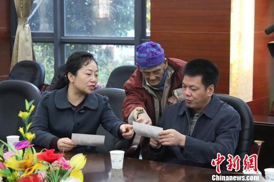 福建侨务部门春节前走访慰问贫困归难侨
