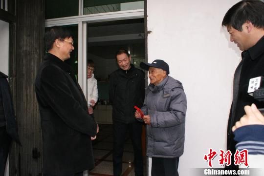 福建省侨办领导赴南平慰问归侨侨眷