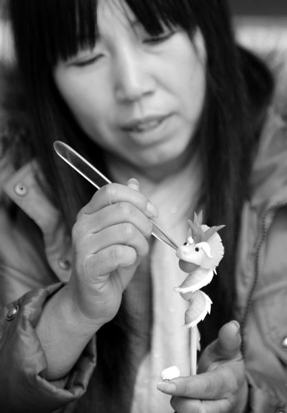 七彩面团捏出“盛世祥龙”