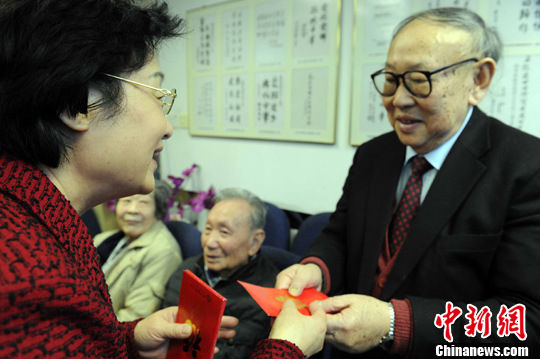 四海同春艺术团频访侨社国侨办官员近距离察侨情