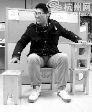 �Ᵽ����ƪ���Ŵ�Ů�������ϴ�����4ֻС���