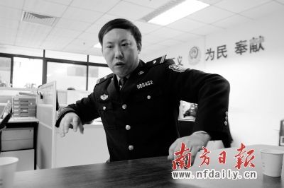 寒冬跳河勇救落水幼童