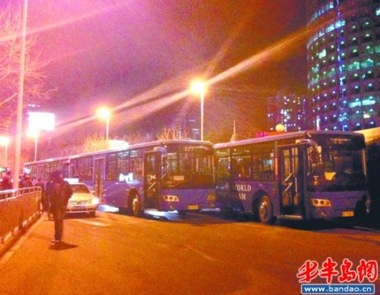 321·����������⳵��ײ˾��Ϊ100Ԫ����·