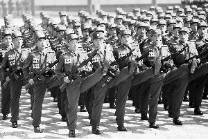 朝鲜大阅兵 庆祝金日成诞辰100周年 金正恩首