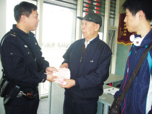 ʯ��ׯС���ͷ��һ��Ǯ����Ԫ�ֽ𽻵�����վ