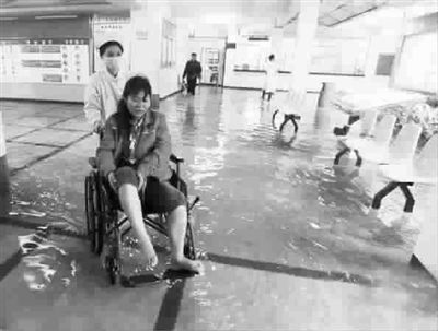 广州深圳暴雨成灾 航班大面积延误