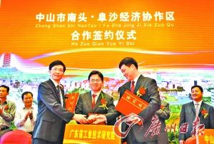 ��ͷ����ɳǣ�ֽ���ǧ�ڲ�ֵ��԰��