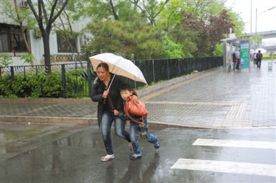 强降雨昨“做客”北京早高峰“不肯退”