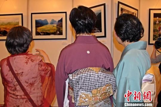 旅日华人摄影家贵阳办展纪念中日邦交正常化40周年