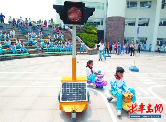 �ൺ����ͯ��ȫ�������غ���"��·"ѧ��֪ͨʶ