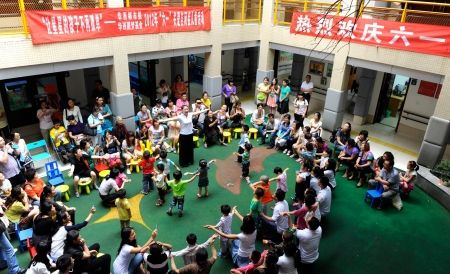 小丑哥哥来了这个“六一”好开心