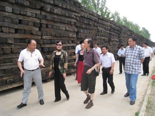 中国华侨出版社社长赴河南开封考察文化产业