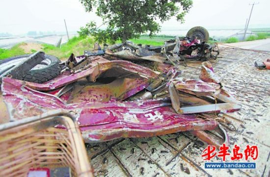 ���ִ��ӭͷ��ײ����ɢ�����˷򸾵�������