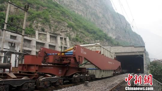 ��ս������·��ȫ���伫��6̨"���ް�"���д���ɽ