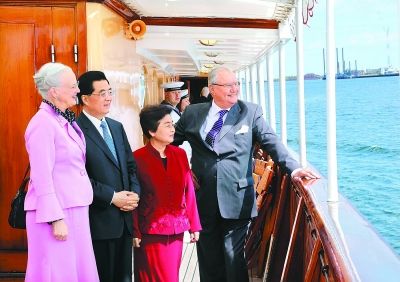 胡锦涛会见丹麦女王玛格丽特二世和亨里克亲王