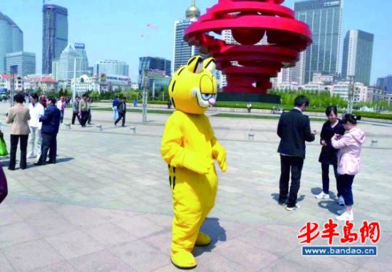 卡通人拍照宰客20日前相关部门将清除这一现象