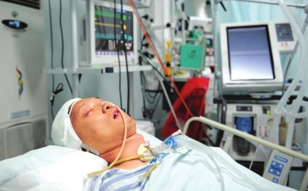 拳击实战对打 学员突然颅内出血