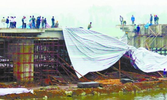 辽宁抚顺市投资2900万建座桥竣工前一个月塌了