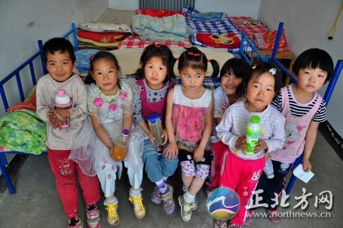 �ƺ���ũ��Сѧ��Щ���ӣ�ʩ����¶���ҳɲ�