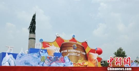 2012�й�����������ơ�ƽڿ�Ļ������ͬ��ʢ��