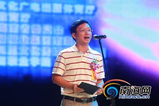 海南首届十大校园歌手决赛:外院16岁小美女夺