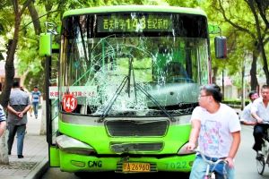 μԴ·ʲ��Ħ�г�ײ�Ϲ�����