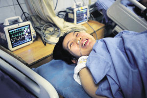 һ���󿨳�����ײ��Χǽ