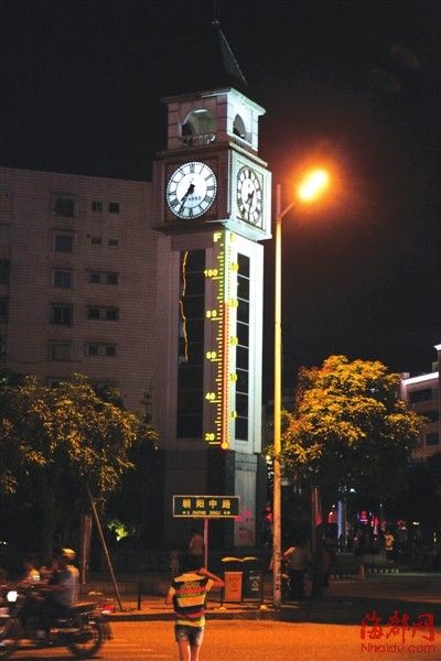 长乐街头温度计众多市民夸方便