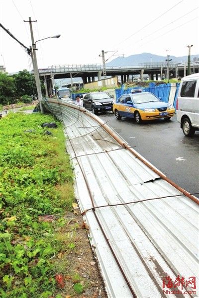 暴雨浇城爽中有险