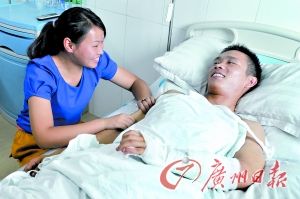 毛贼打劫药铺保安飞脚踢刀