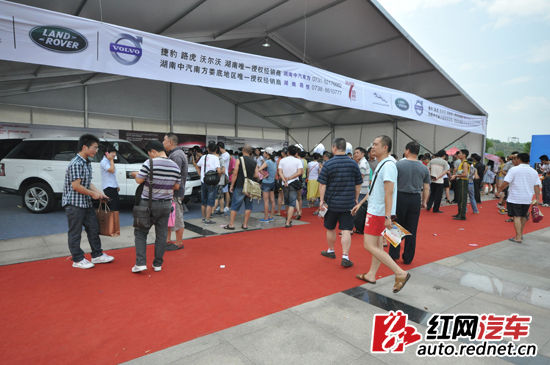 �µϳ����¶�¦�׳�չ��һ̨���ֳ�������